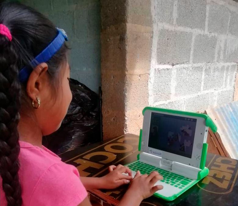 «Una Computadora por Niño,» fortaleciendo la calidad educativa