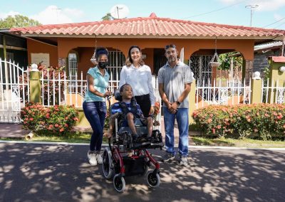 Donación de un coche especial para Kareem