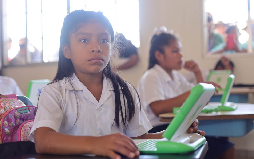 Una Computadora por Niño en alianza con la Asociación Pro Niñez Panameña