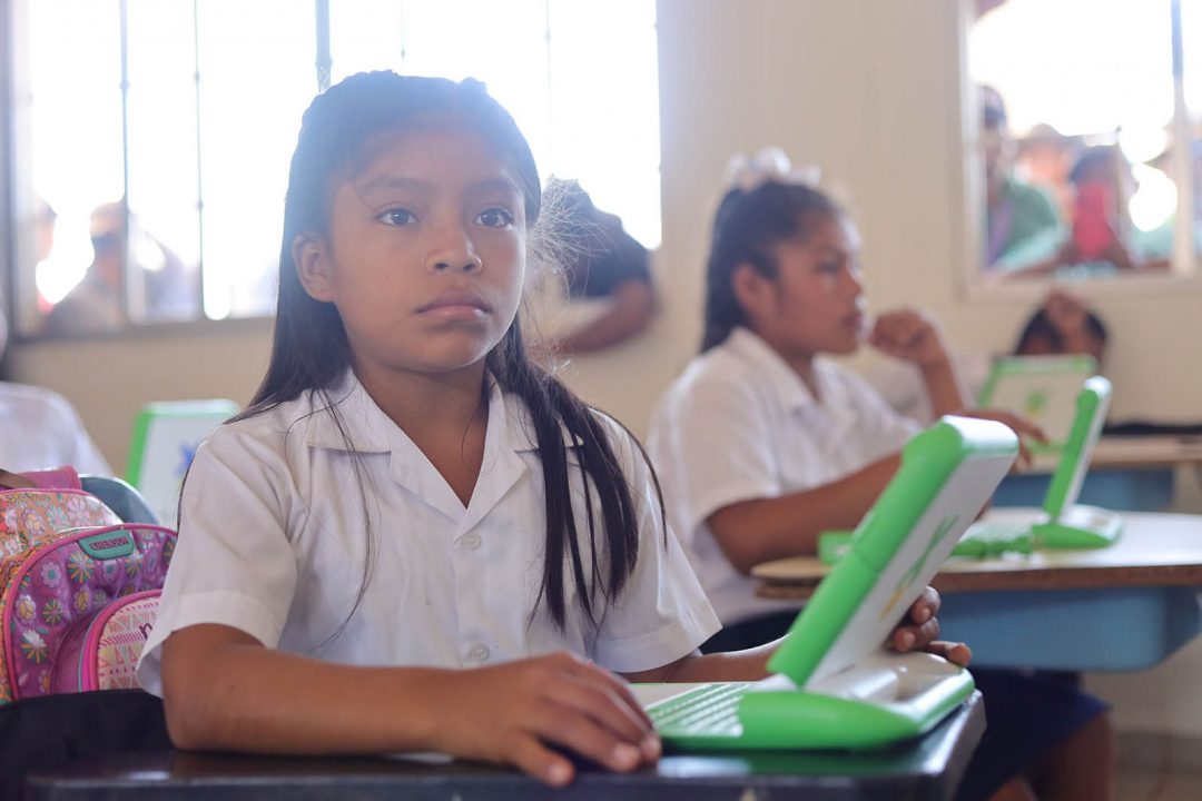 Una Computadora por Niño en alianza con la Asociación Pro Niñez Panameña