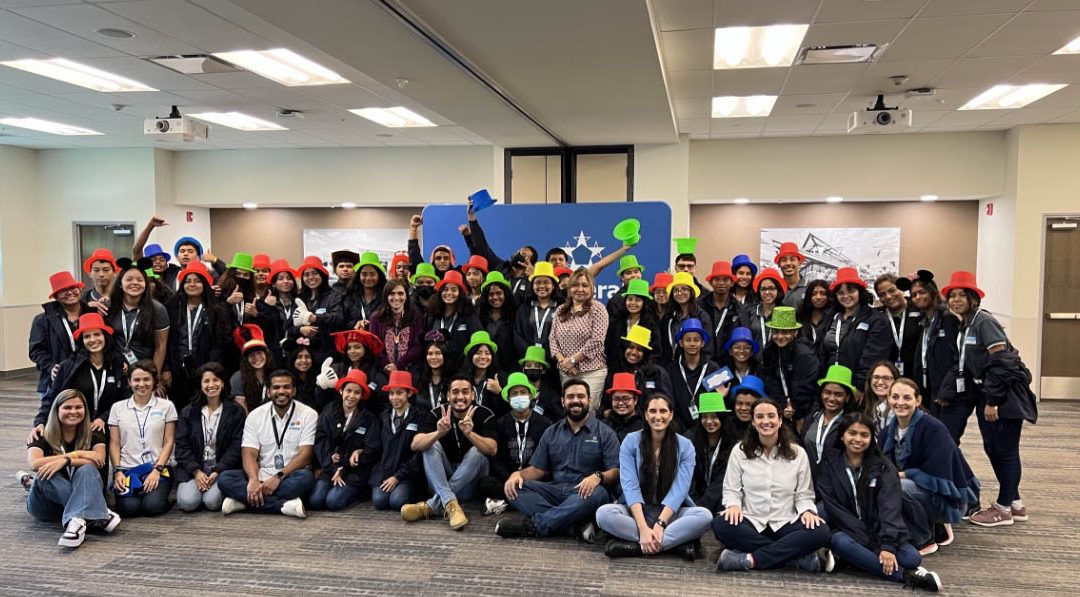 Estudiantes del Centro ¡Supérate! visitan el Centro Operativo de Banco General