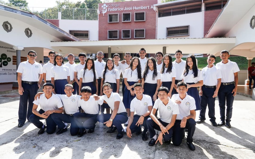 Celebremos a la segunda generación de graduandos del Colegio Federico José Humbert Azcárraga