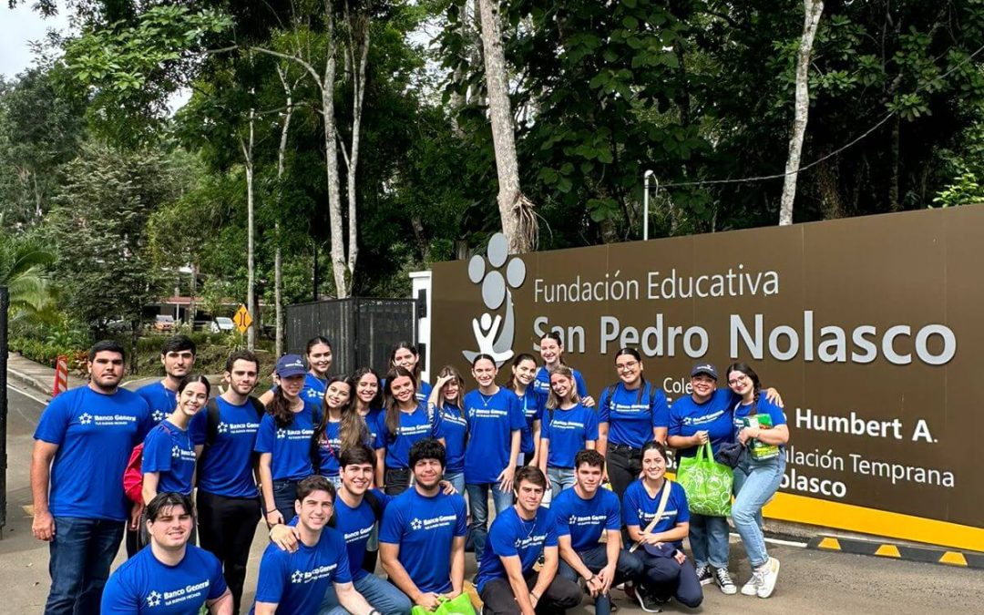 Jóvenes del programa de pasantía sembraron plantones en el Colegio Federico José Humbert Azcárraga