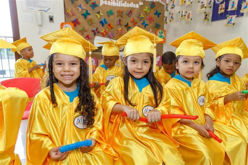 Celebrando la graduación 2024 de Estimulación Temprana en Mejorando Mi Comunidad