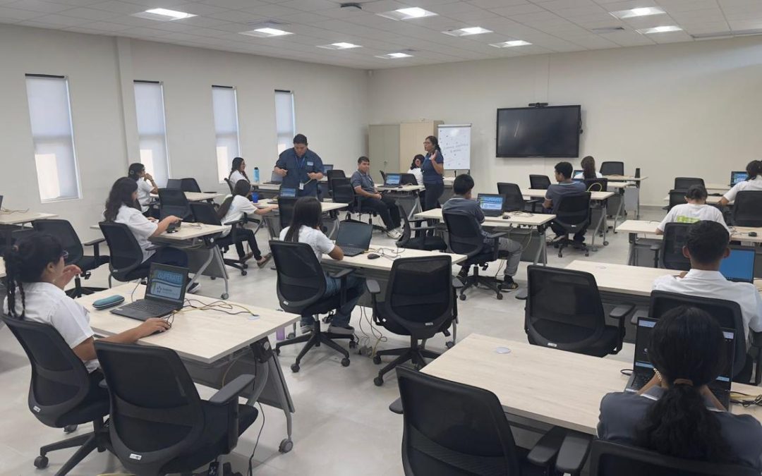 Becados ¡Supérate! FSBV de Santiago toman exámenes ITS